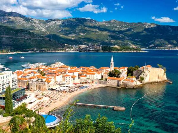 Private Transfer: Dobrota to Podgorica