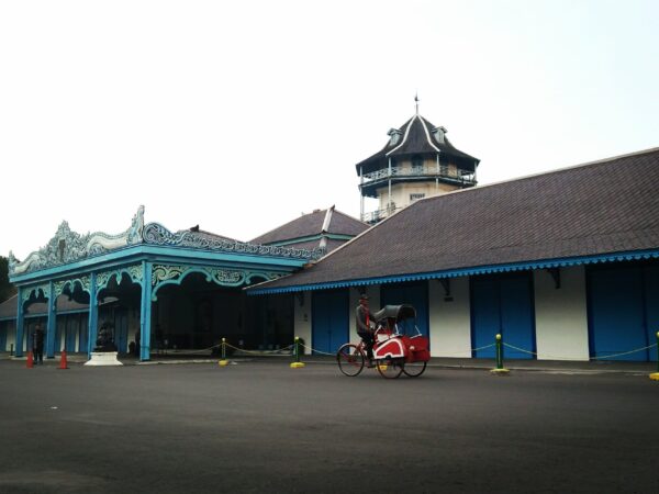Private Transfer: Semarang to Surakarta