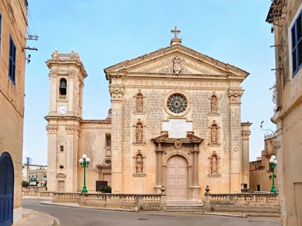 Private Transfer: Attard to Malta International Airport