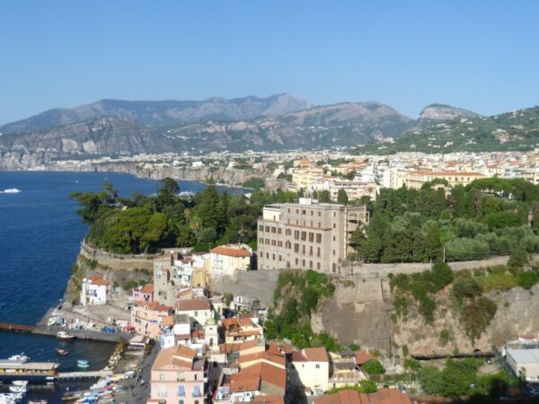 Private Transfer: Rome Fiumicino Airport to Sorrento
